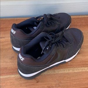 NIKE old school shoes